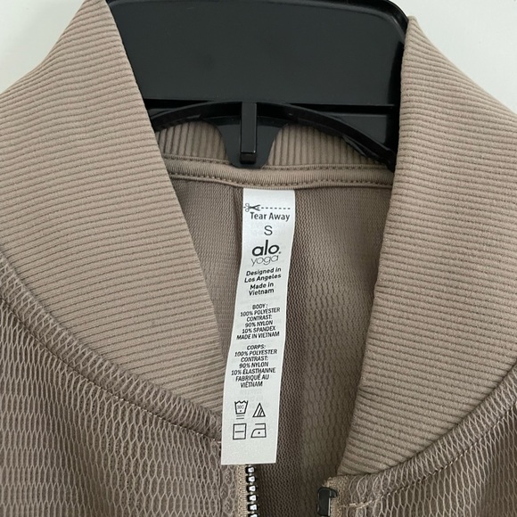Alo Yoga cropped jacket size S, never worn before - Picture 2 of 4